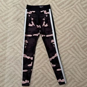 UltraCor Camo pink, gray black with silver stripe